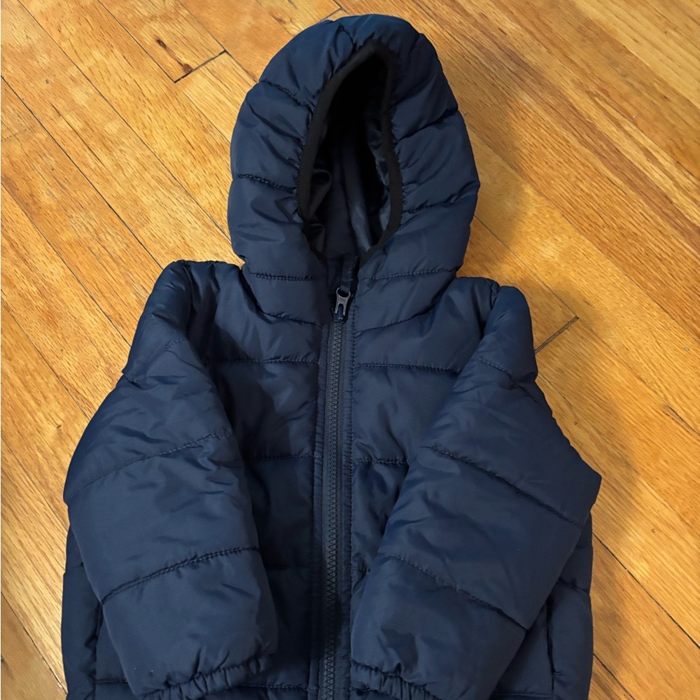 The children place puffy jacket